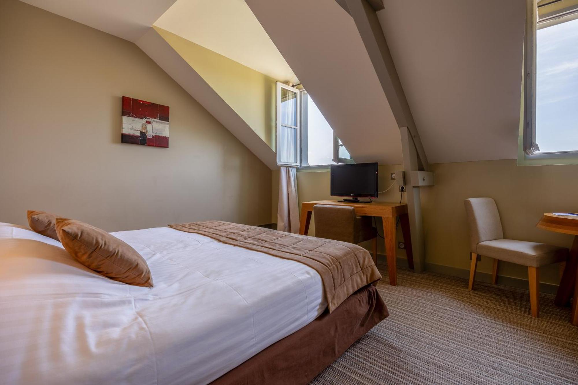 Hotel Et Spa Du Chateau Lagord Rom bilde