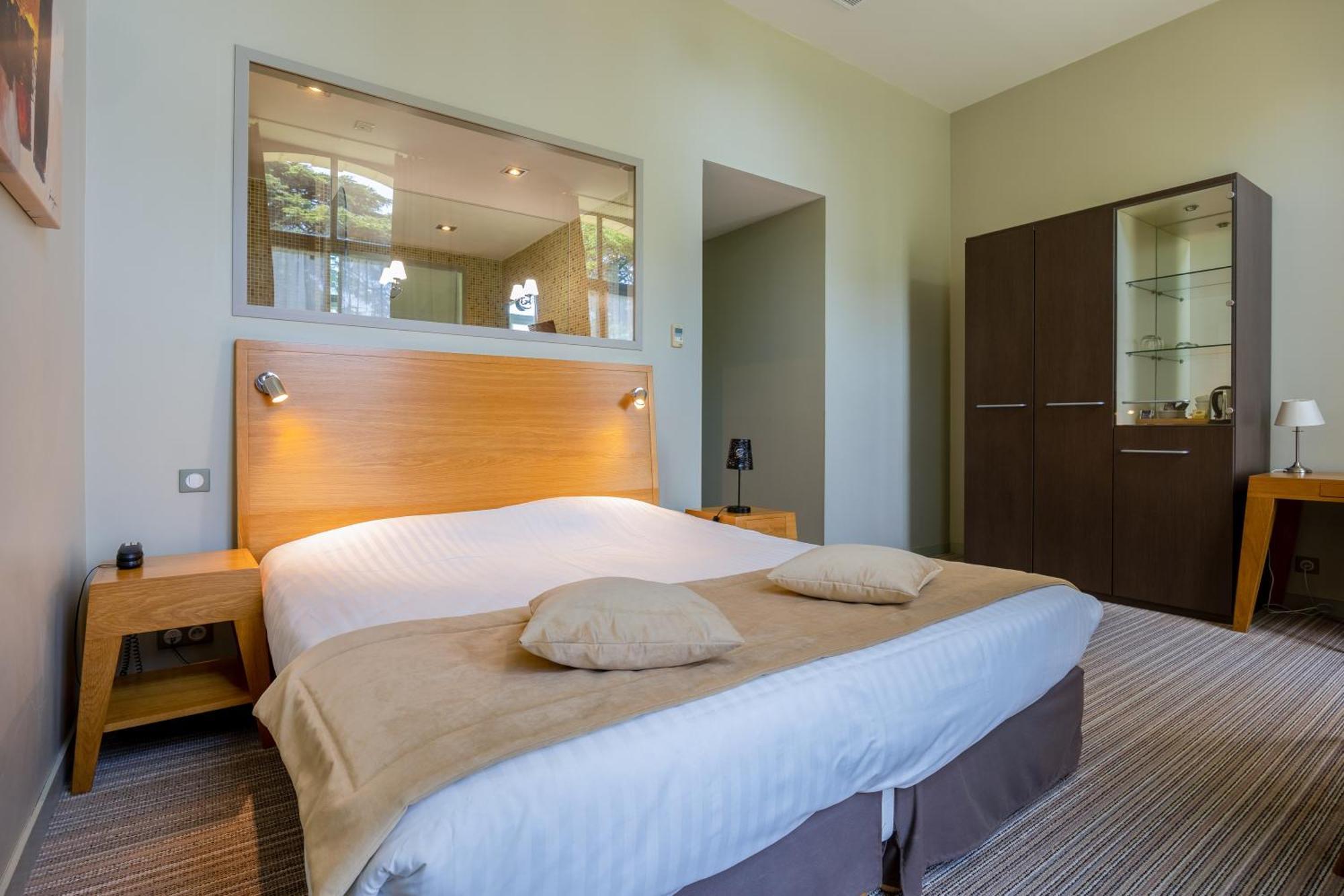 Hotel Et Spa Du Chateau Lagord Rom bilde