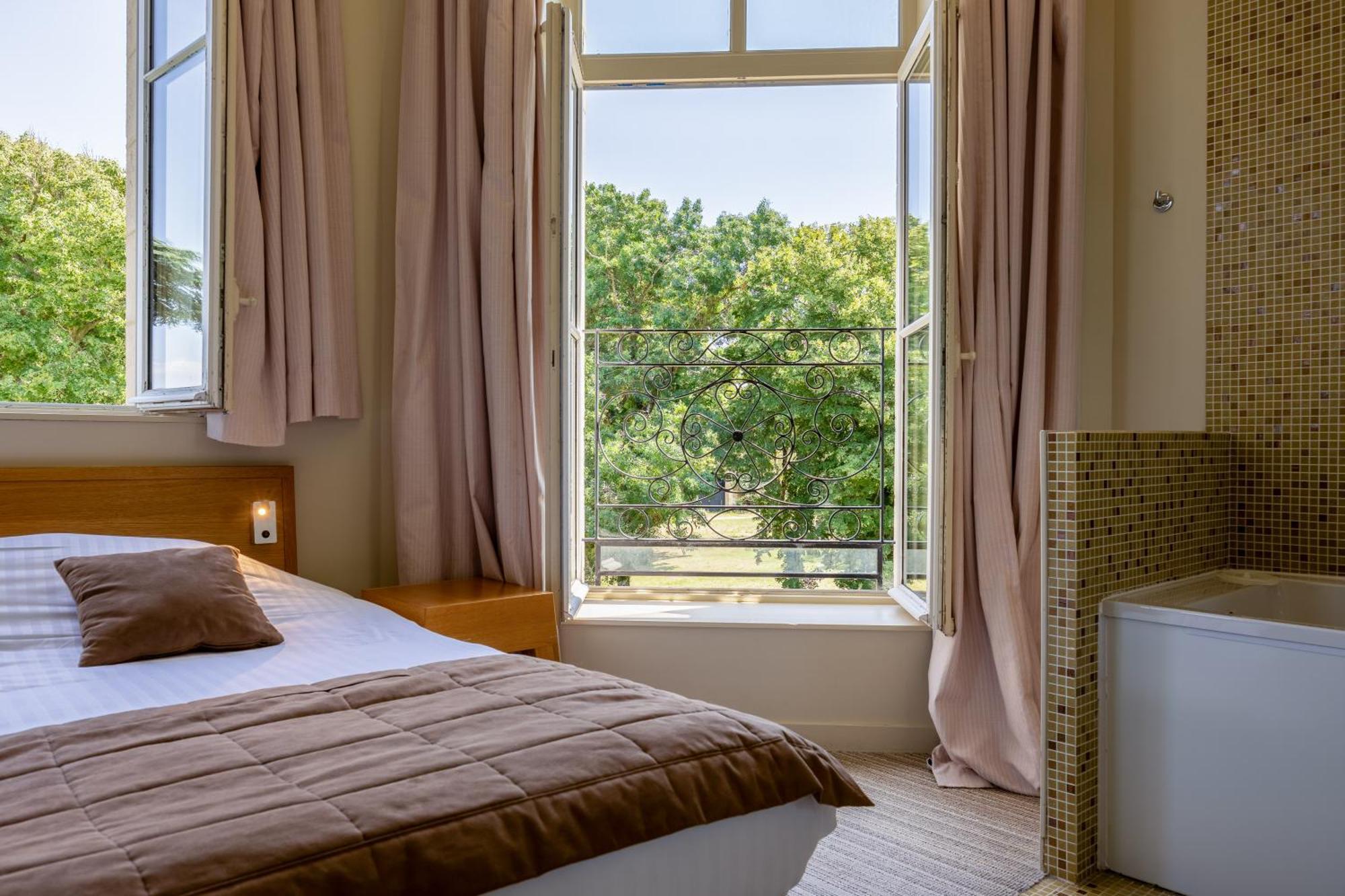 Hotel Et Spa Du Chateau Lagord Rom bilde